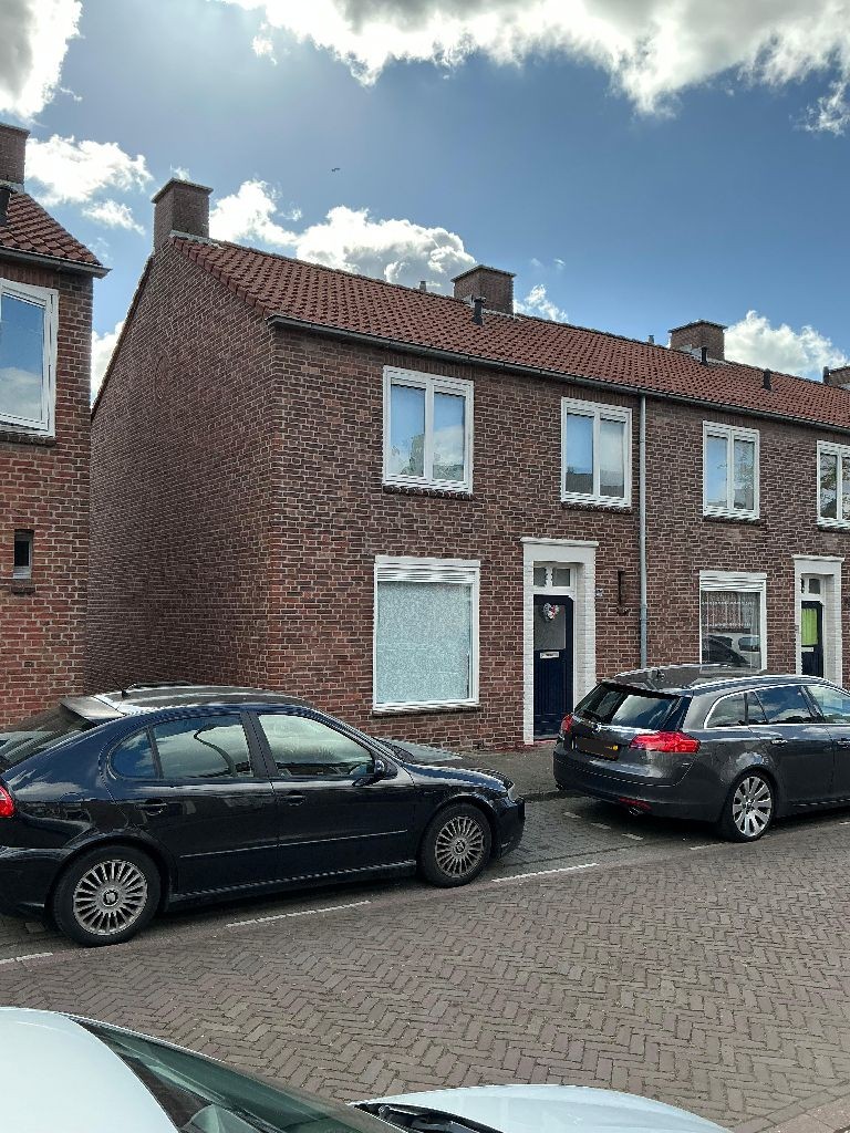 Hoekwoning te huur: Monseigneur Mutsaersstraat 40, Fatima-villapark Roosendaal