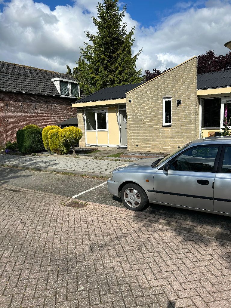 Corner house for rent: Bloemendaalse Zeedijk 5, Zevenbergschen Hoek Zevenbergschen Hoek