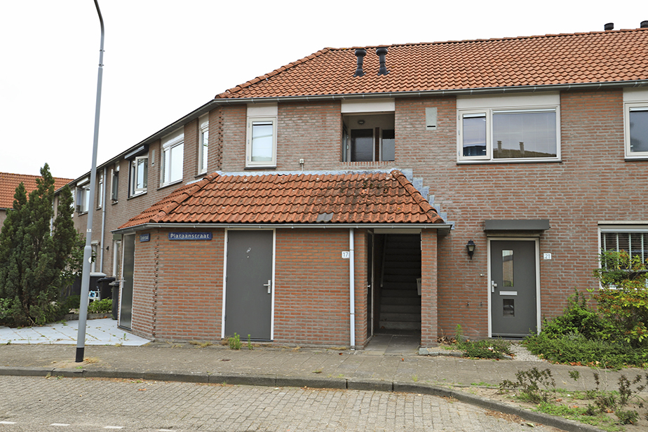 Terraced house for rent: Plataanstraat 17, Hondenhei Made