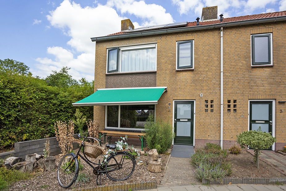 Corner house for rent: Ringweg 1, Langeweg Langeweg