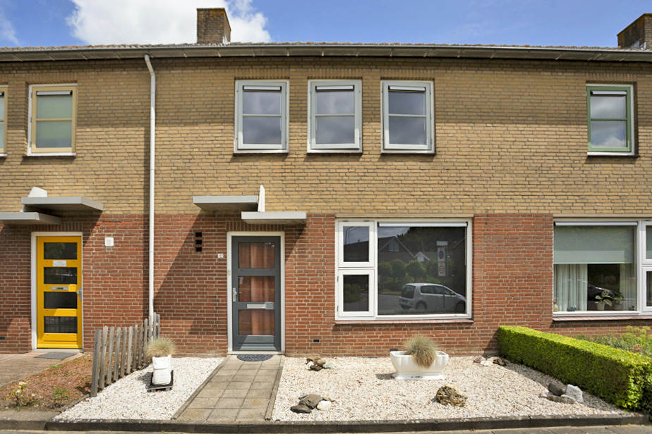 Tussenwoning te huur: Hertogshoef 143, Hooipolder en De Hoeven Raamsdonksveer
