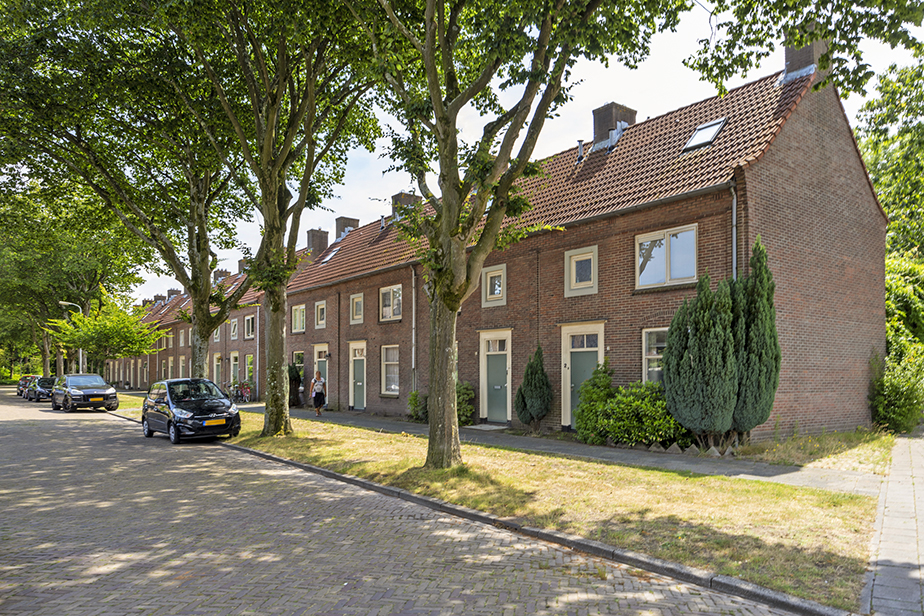 Hoekwoning te huur: Lorentzstraat 2, Overakker Breda