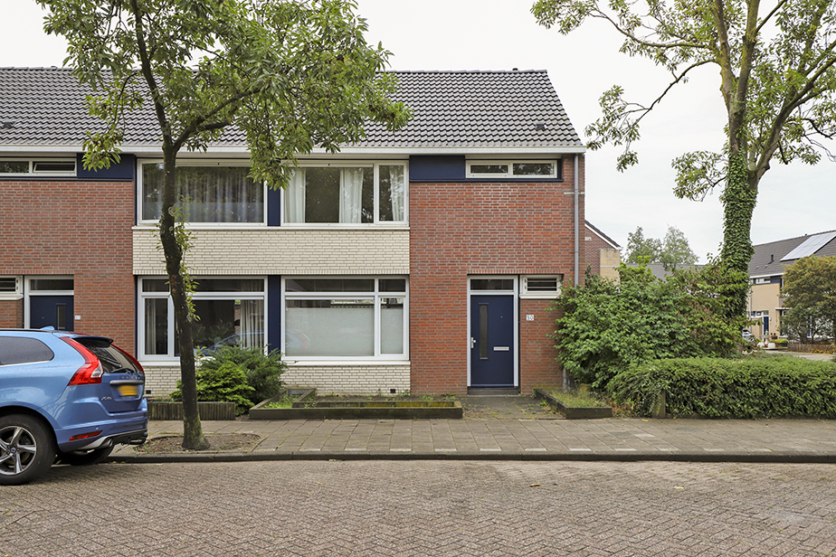 Terraced house for rent: Sterkenburg 50, Kastelenbuurt Oosterhout Nb