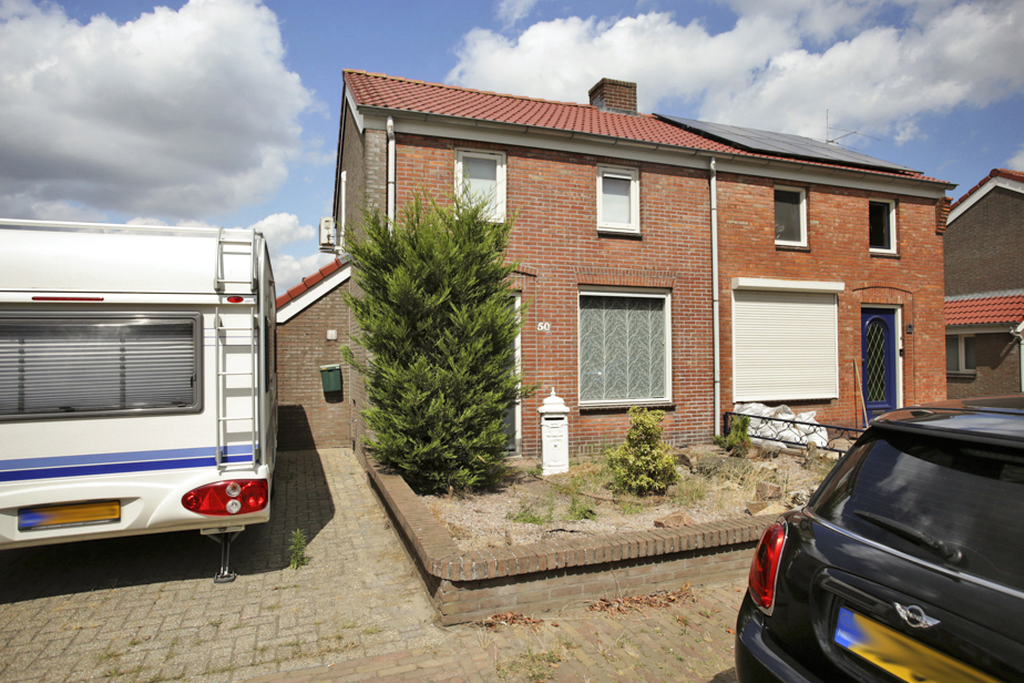 Twee-onder-één-kap te huur: Rozenkransstraat 50, Sint Willebrord St. Willebrord