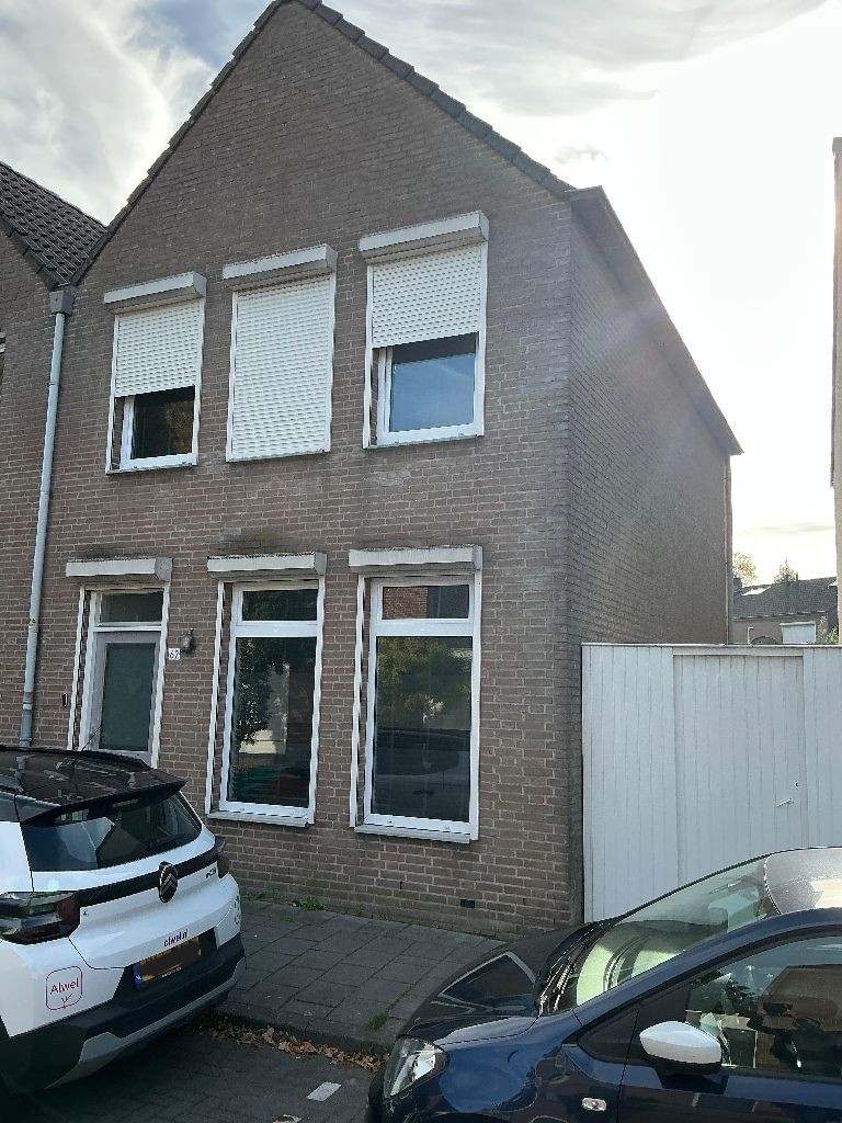 Twee-onder-één-kap te huur: Kalsdonksestraat 62, Parklaan-Hoogstraat Roosendaal