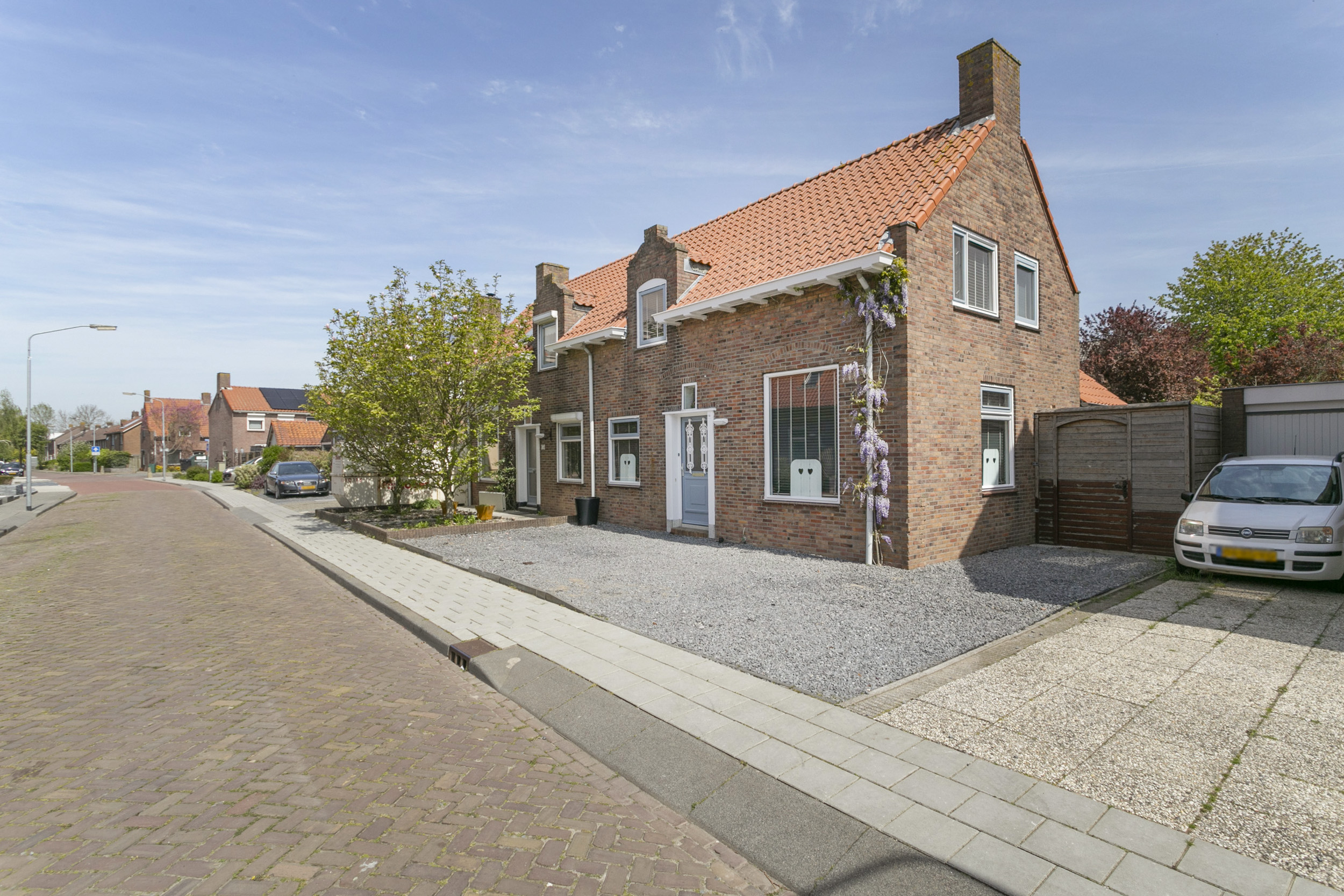 Frisostraat 14, 4765 BT Zevenbergschen Hoek, Nederland