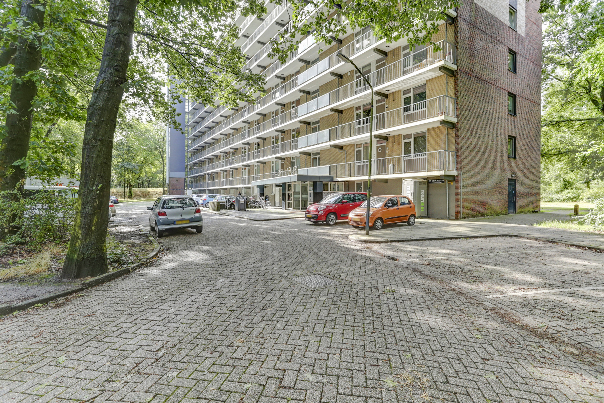 Appartement te huur: Van Leeuwenhoeklaan 130, Natuurkundigenbuurt Oosterhout Nb