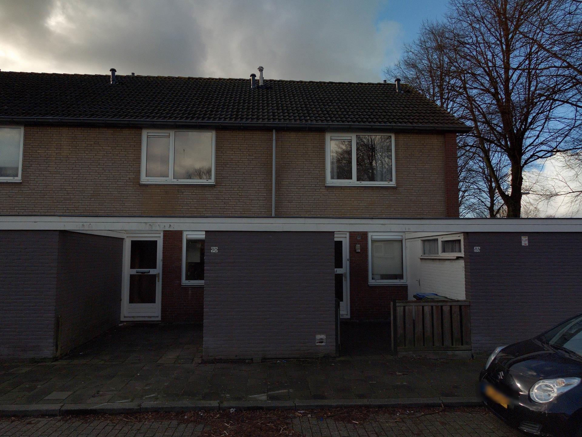 Tussenwoning te huur: Reginadonk 90, Langdonk-West Roosendaal